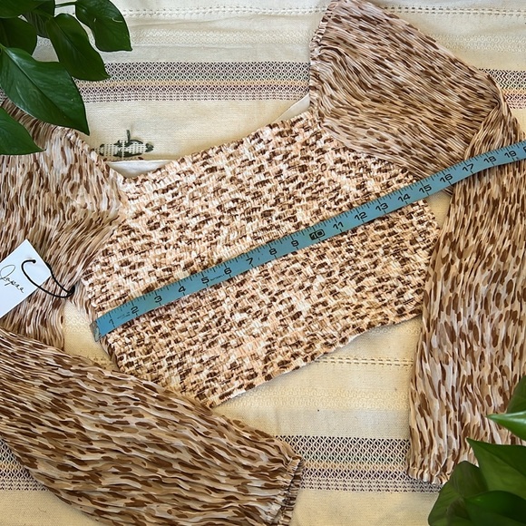 🐆 NEW Women’s Japna Sweetheart Long Sleeve Smocked Animal Print Cropped Blouse 🐆 - Picture 13 of 16